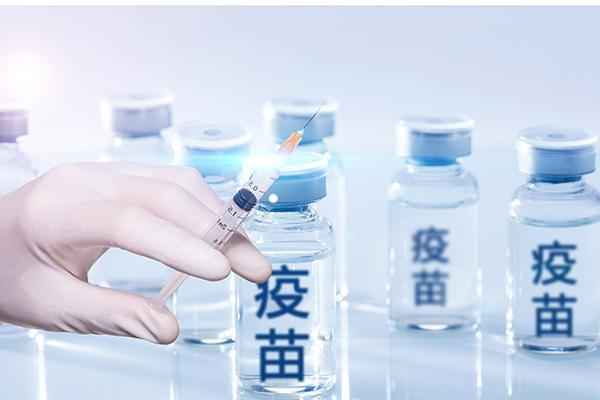 我國(guó)新冠疫苗累計(jì)接種近24億劑次，專家回應(yīng)熱點(diǎn)問(wèn)題